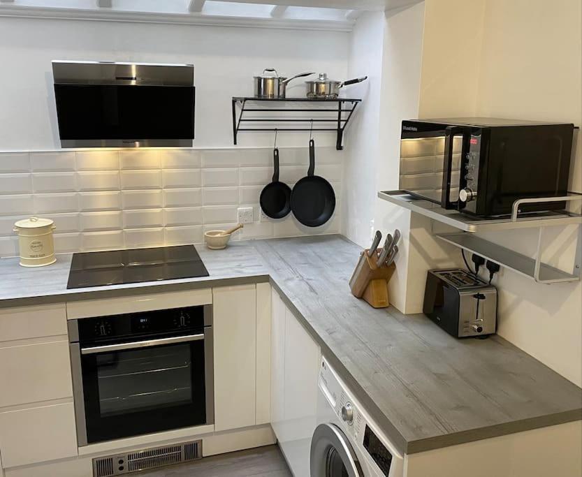 Windsor Cottage: Cosy, Charming, Full Of Character 외부 사진