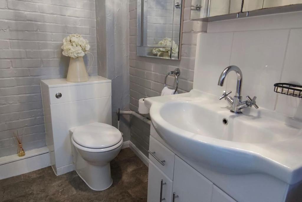 Windsor Cottage: Cosy, Charming, Full Of Character 외부 사진
